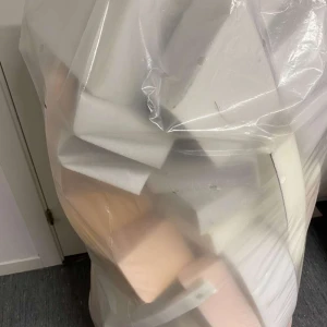 Skumplast rester - Stor sekk med kapp - Sendes ikke