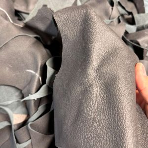 Skinnrester Svart møbelskinn 2KG