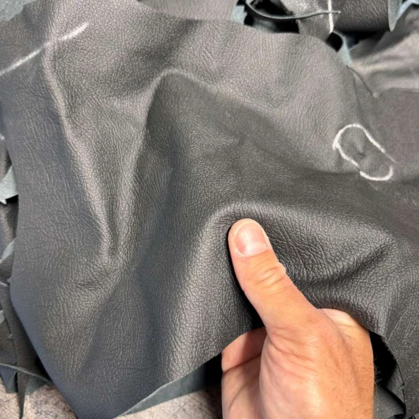 Skinnrester Svart møbelskinn 2KG - Bilde 3