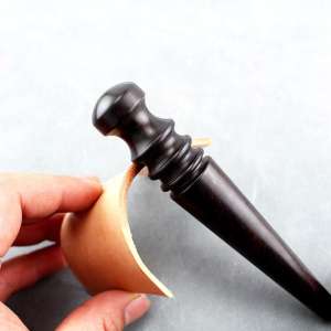 Kantpolertre Akasi Premium - Black Sandalwood